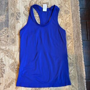 ATHLETA MOMENTUM TANK - size small
purple - Excellent Condition